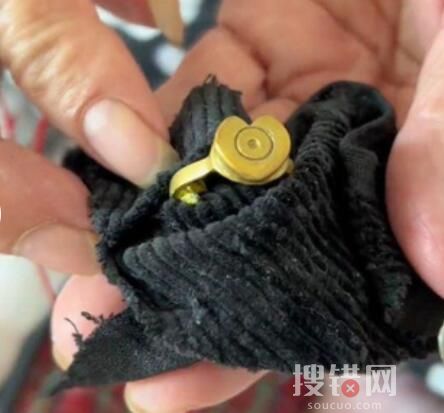 孫子把彈殼磨制的戒指送奶奶 到底是什么情況？