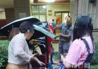 哈士奇從天而降砸傷老人孩子 為什么被砸？