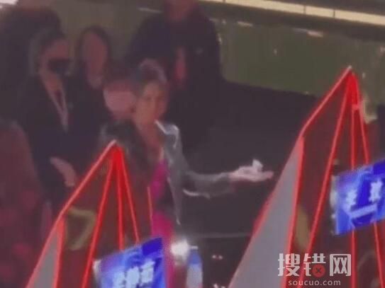 李玟節目錄制現場質問導演組 為什么引熱議?