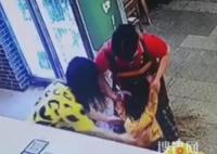 男孩火鍋店狂奔被湯淋一身 為什么被撞？