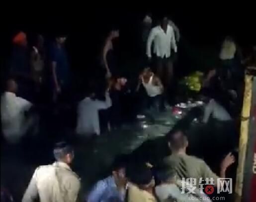 印度一拖拉機墜入池塘致27死 原因竟是這樣簡直太慘了