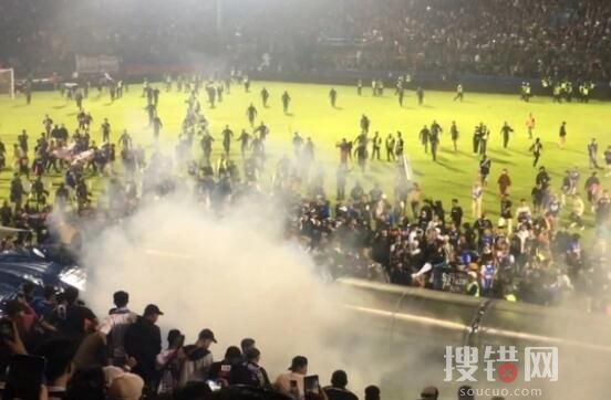 印尼球迷沖突死亡人數上升至174人 原因竟是這樣太慘了