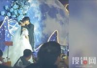 婚禮上新郎啄木鳥式親新娘 內幕曝光簡直太意外了