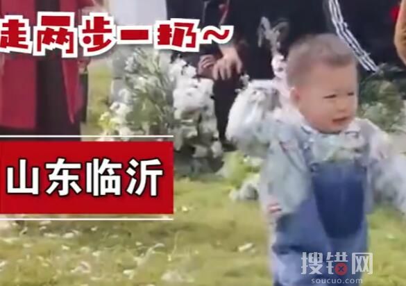 萌娃給父母當花童耍脾氣扔戒指 究竟是怎么回事？