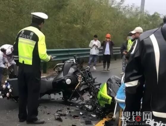 小魚愛吃魚車禍身亡 摩托車女騎手小魚愛吃魚彎道對撞疑似身亡