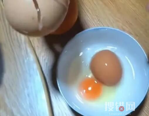 女子家中大巨蛋磕開竟是蛋中蛋 這樣的蛋實在是太罕見了