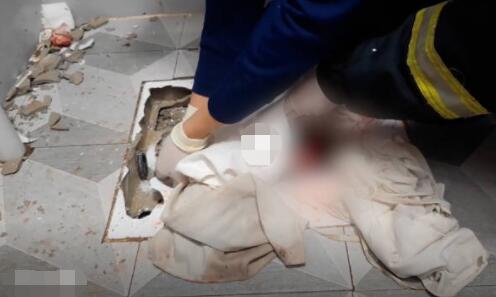 孕婦如廁時生產嬰兒被卡蹲便器 為什么被卡？