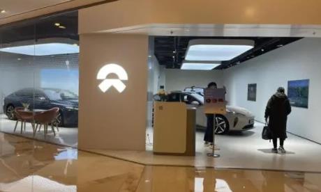 上海一試駕車沖進人行道 致1死1傷 真相揭露簡直太意外了