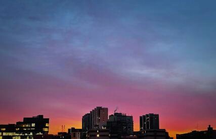 情人節早晨北京現粉紅色朝霞 好像油畫簡直美呆了