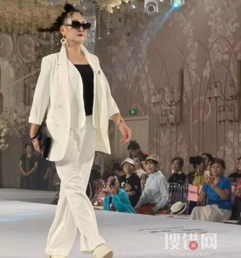 女子當保安16年曾是模特冠軍 始料未及背后真相簡直太意外了