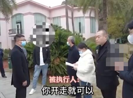 欠款藝人遇法官稱一分鐘籌集20萬 背后真相實在是驚人