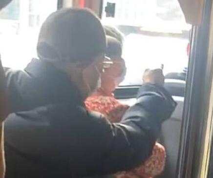 老人疑因男生公交上未讓座將其罵哭 真相揭露真的令人大吃一驚