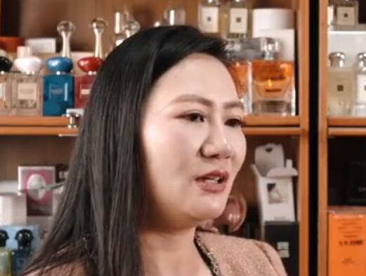 女生10年收集萬瓶香水價值一套房 背后原因簡直驚呆了眾人