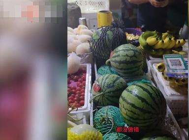 男生買5斤西瓜少2斤 怒懟商販坑學生 照片曝光直接讓人大呼意外