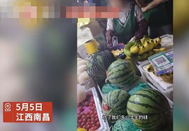 男生買5斤西瓜少2斤 怒懟商販坑學生 照片曝光直接讓人大呼意外