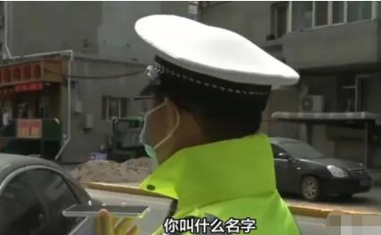 交警處罰違停奧迪遭懟:看給你傲的 真相曝光簡直太驚人了