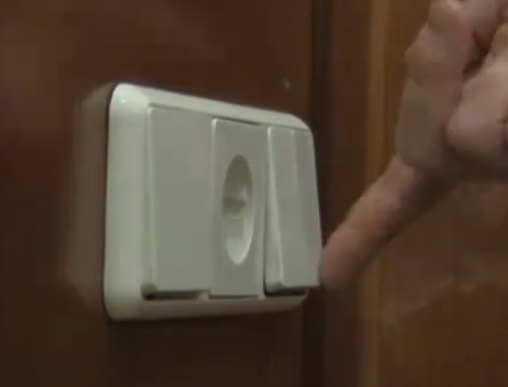 快遞員追求女客戶被拒凌晨持刀入室 原因竟是這樣太崩潰了