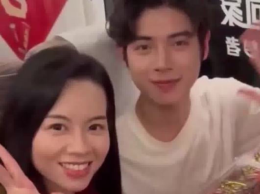 00后小伙高鐵相親成功 女方大13歲 這年齡差距不是問題