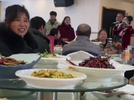 00后新人辦三無婚禮 新娘發言25秒 到底是什么情況？