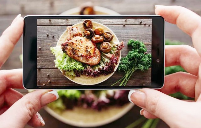 探店試吃： 流量背后是生意